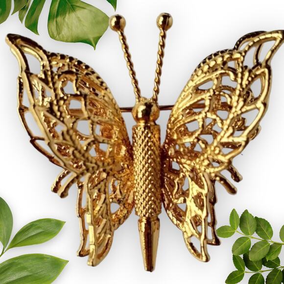 Vintage Monet Signed Butterfly Brooch Pin Gold Tone  3-Dimensional Filigree - Picture 1 of 7